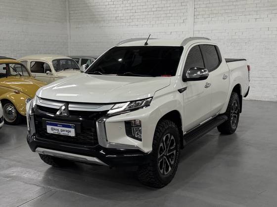 MITSUBISHI L200 TRITON 2.4 16V TURBO DIESEL SPORT HPE-S CD 4P 4X4 AUTOMÁTICO MITSUBISHI L200 TRITON 2.4 16V TURBO DIESEL SPORT HPE-S CD 4P 4X4 AUTOMÁTICO